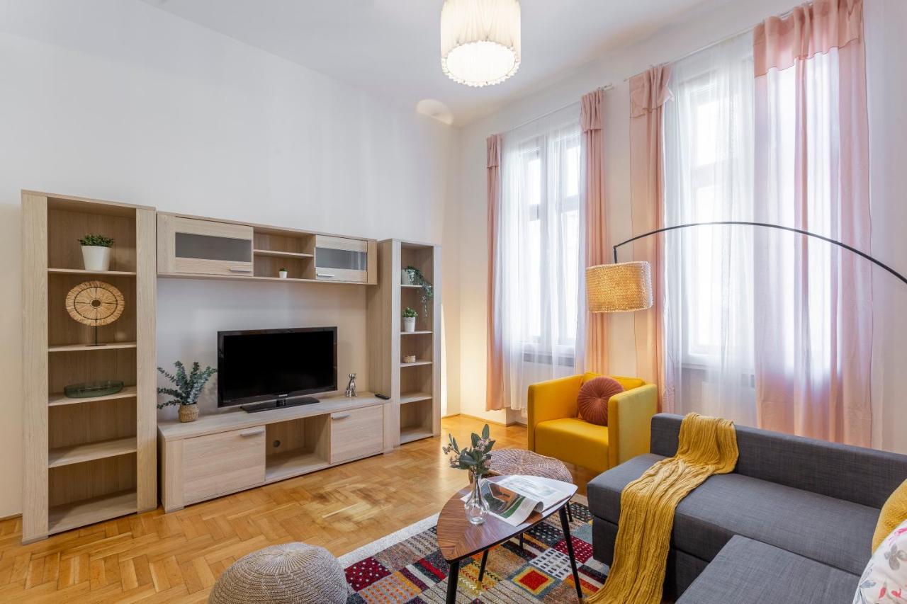 Cozy Home By Bella In The Heart Of بودابست المظهر الخارجي الصورة